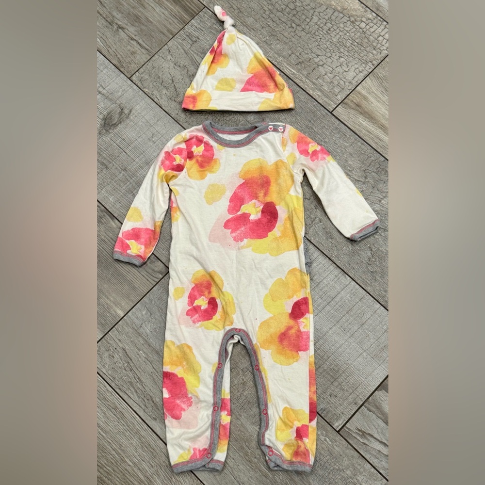 Burt's Bees 🐝 Baby Girl  Footie Sleeper Pajamas with Matching Hat Size 6-9 M